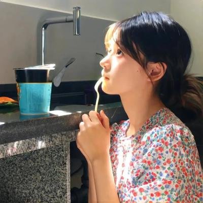剧院的夏尔洛海报